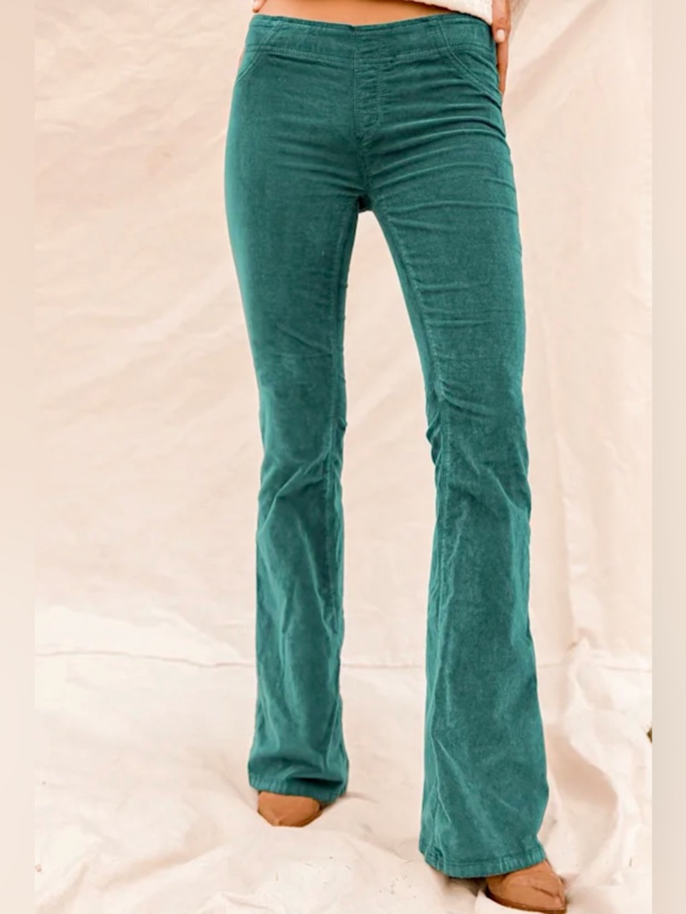 Free People Pull Up Penny Cords Turquoise flare pants. Size 26.🦋🦋